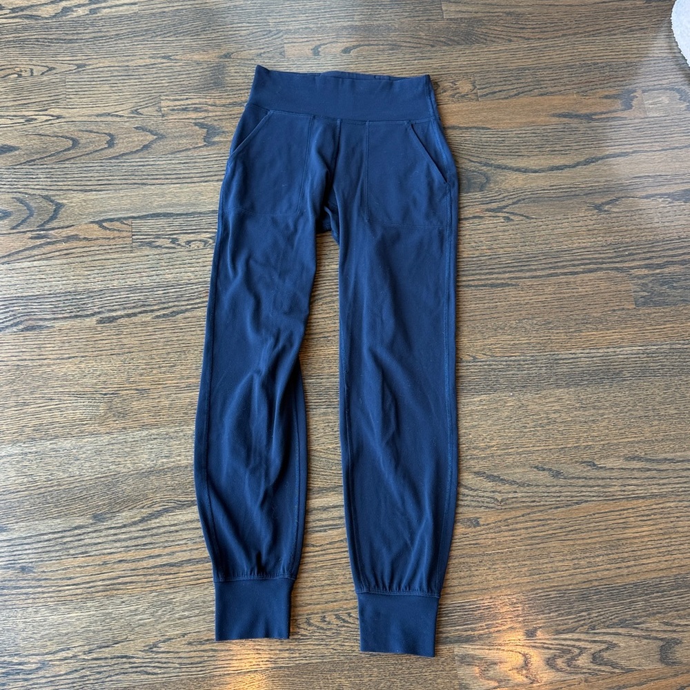 Lululemon Align High-Rise Jogger 28” True Navy Size 4 GUC
True Navy - Picture 6 of 11